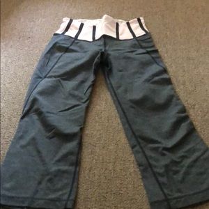 Lululemon size 4 gray groove crop